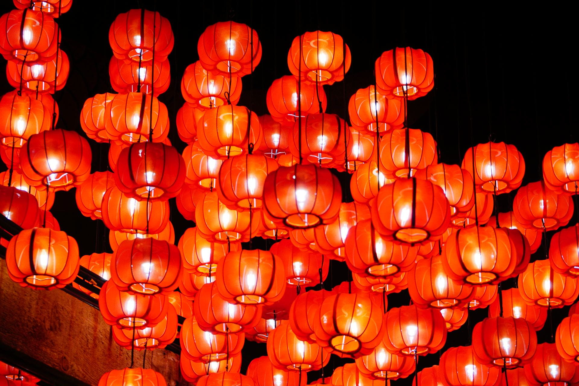Chinese New Year Celebrations with Lanterns in Singapore, attribution: Dileep Kaluaratchie on Wikimedia Commons